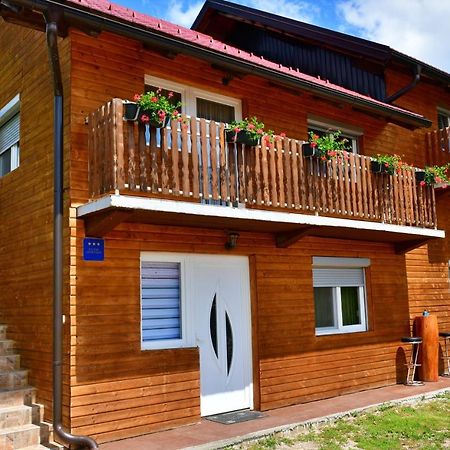 Apartments Laura Раковица Екстериор снимка