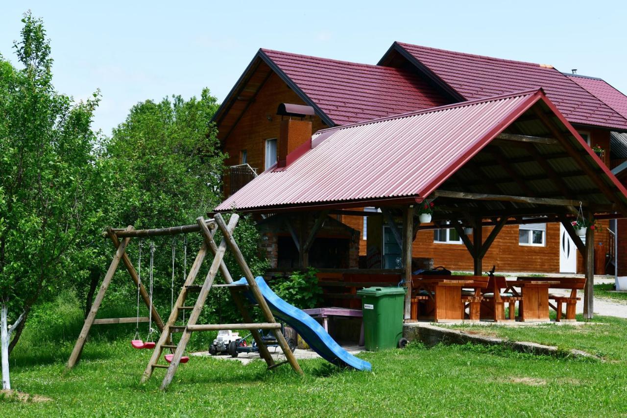 Apartments Laura Раковица Екстериор снимка