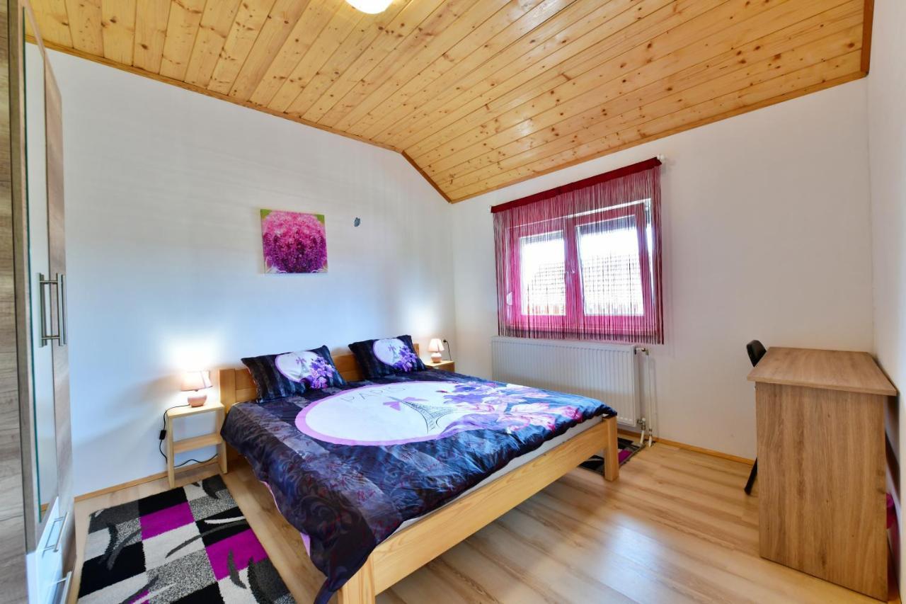 Apartments Laura Раковица Екстериор снимка