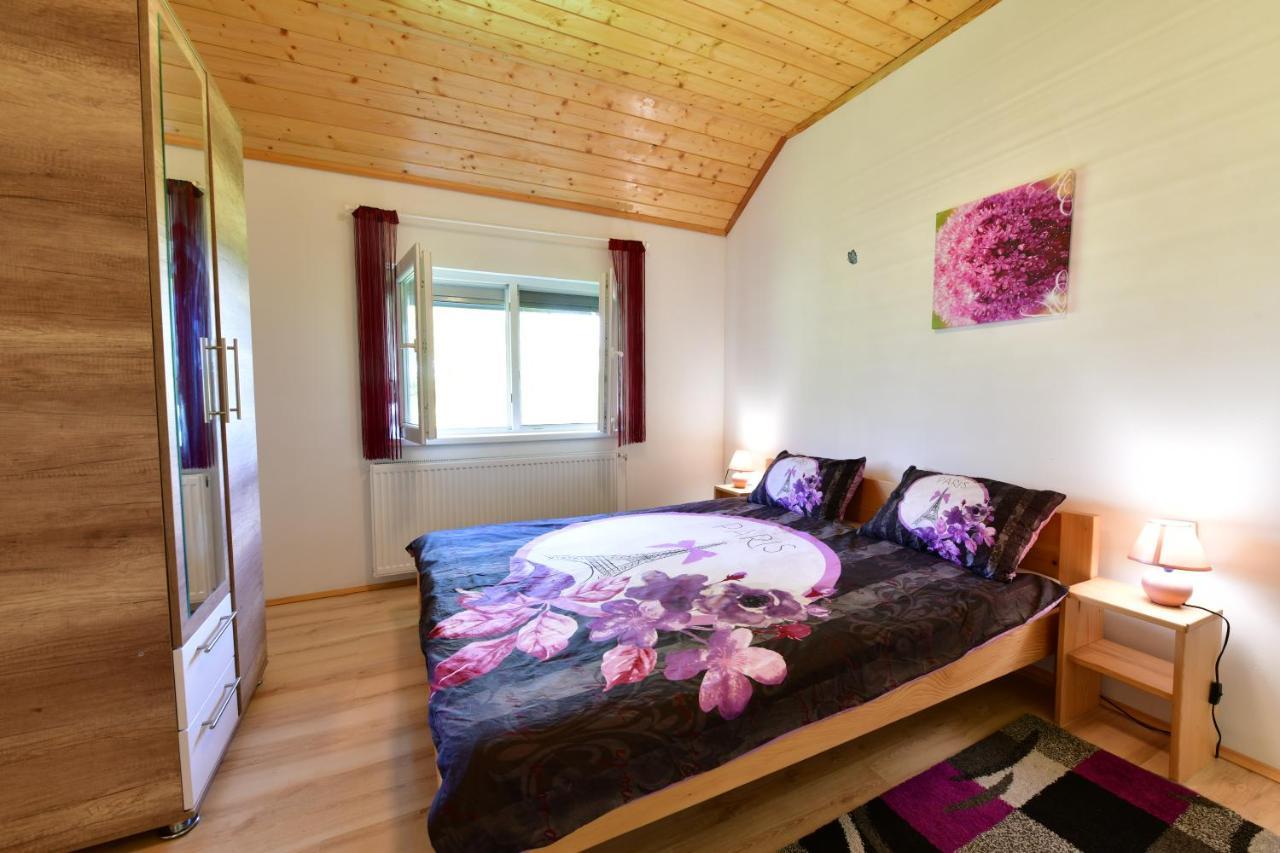 Apartments Laura Раковица Екстериор снимка