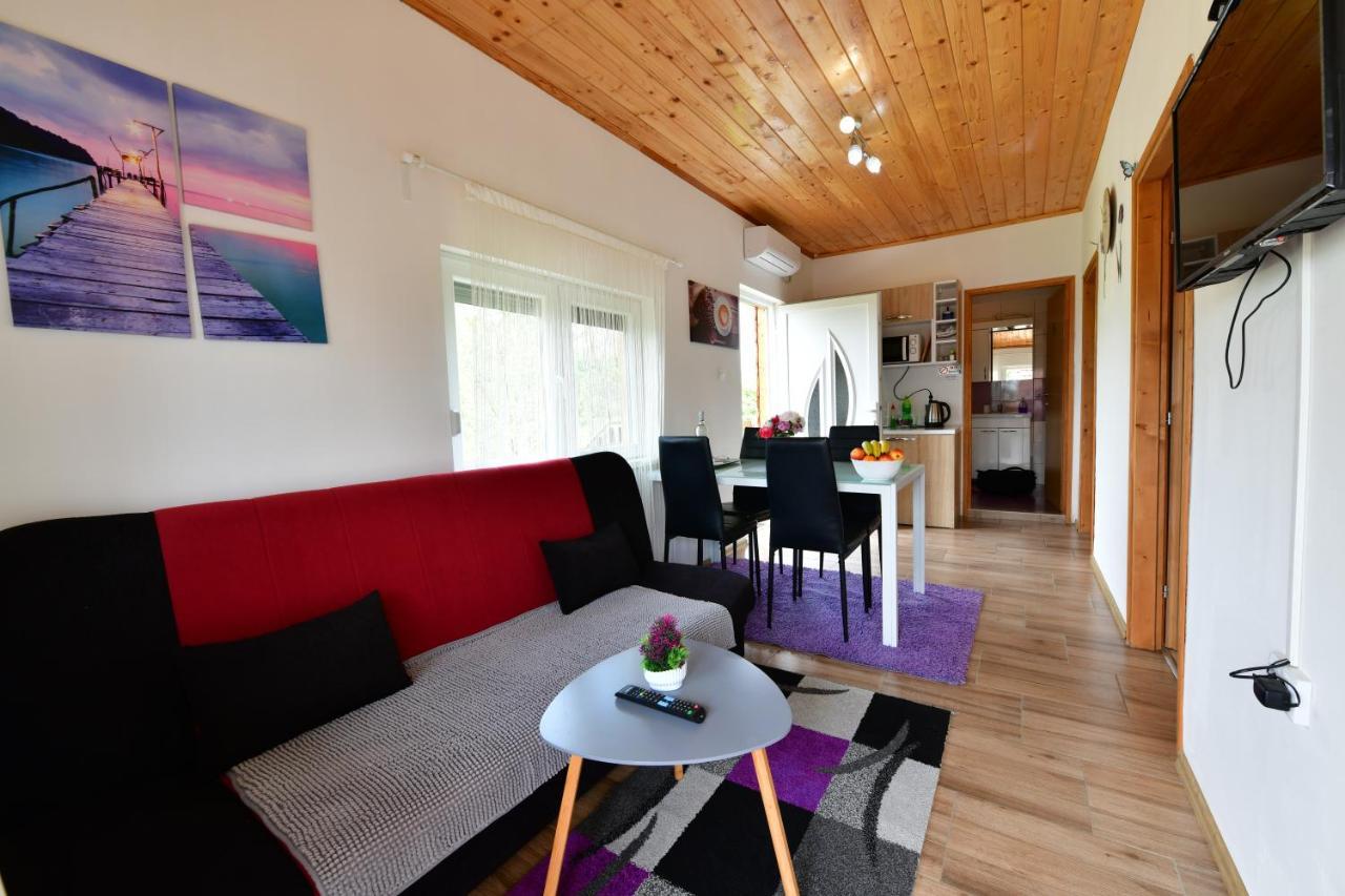 Apartments Laura Раковица Екстериор снимка