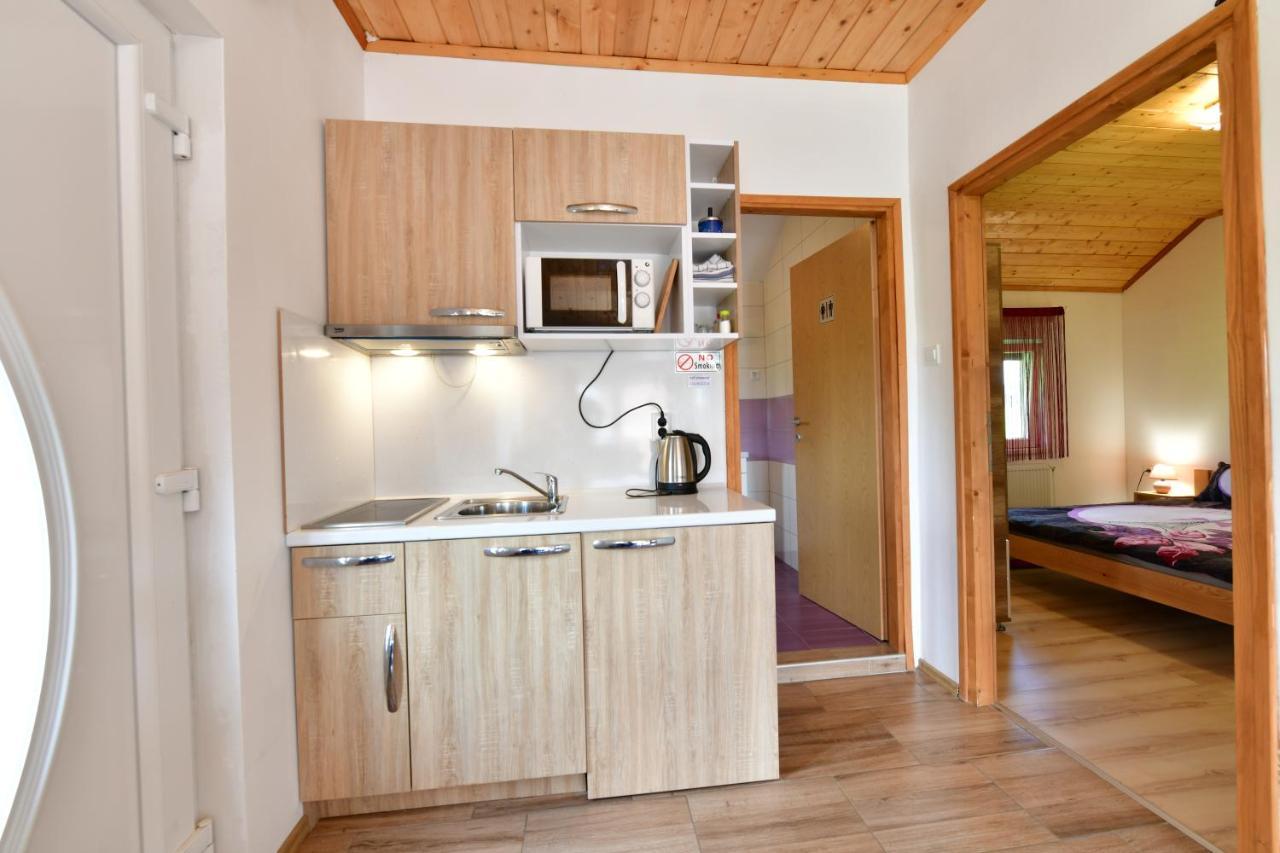 Apartments Laura Раковица Екстериор снимка