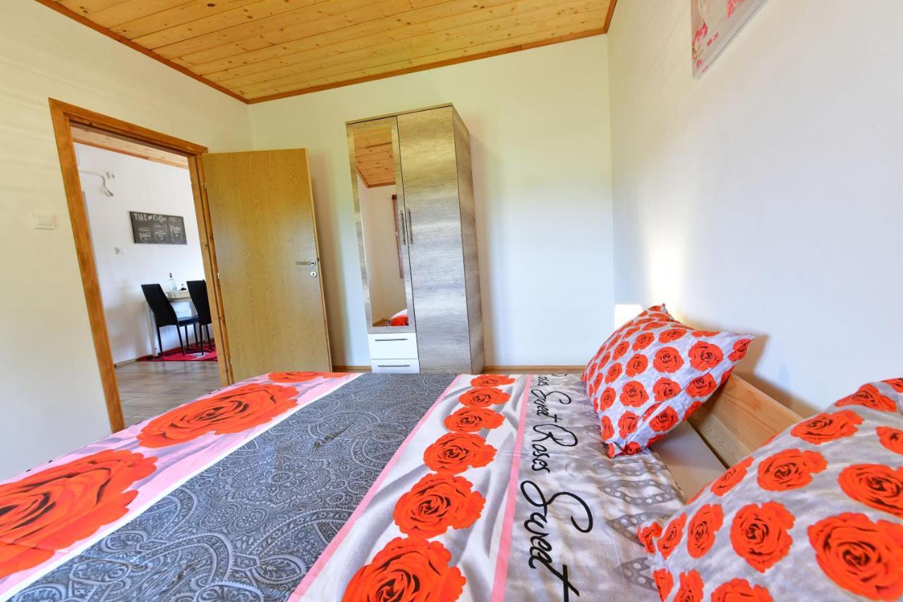 Apartments Laura Раковица Екстериор снимка