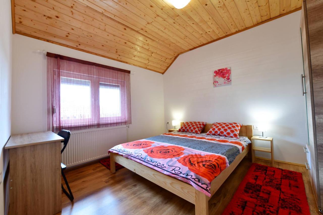 Apartments Laura Раковица Екстериор снимка