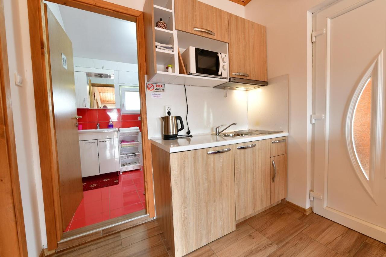 Apartments Laura Раковица Екстериор снимка