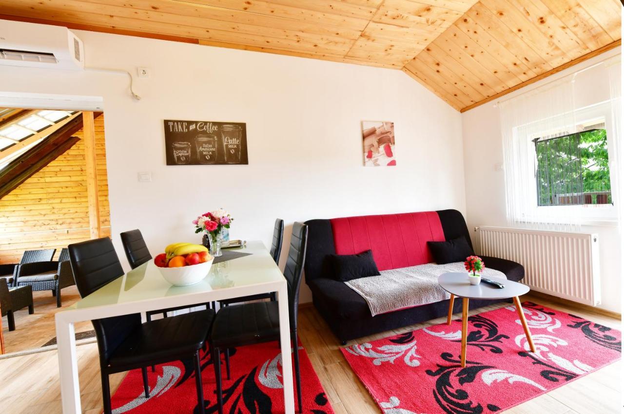 Apartments Laura Раковица Екстериор снимка