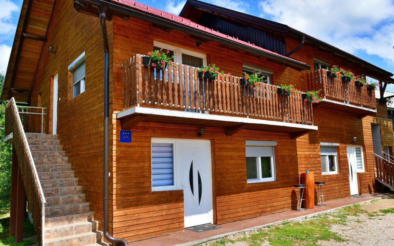 Apartments Laura Раковица Екстериор снимка