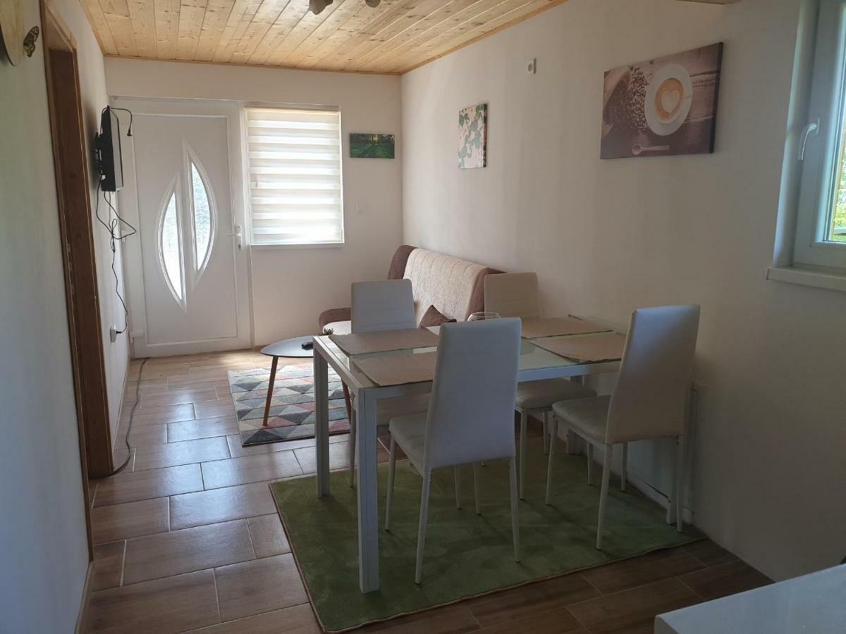 Apartments Laura Раковица Екстериор снимка