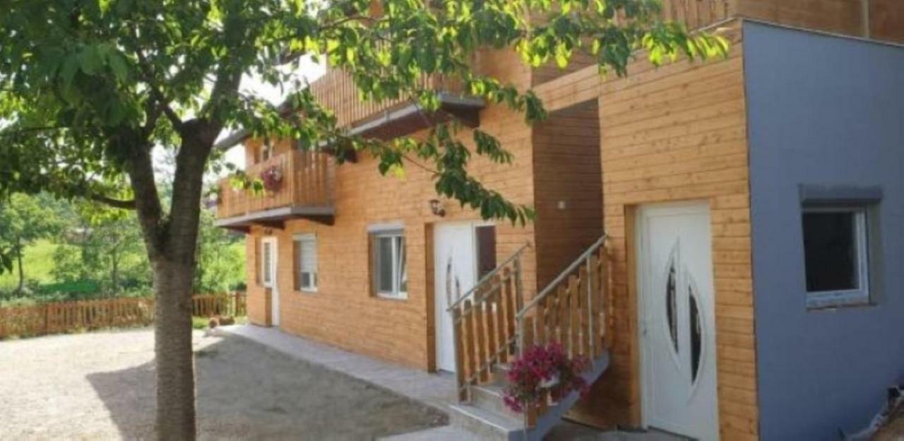 Apartments Laura Раковица Екстериор снимка